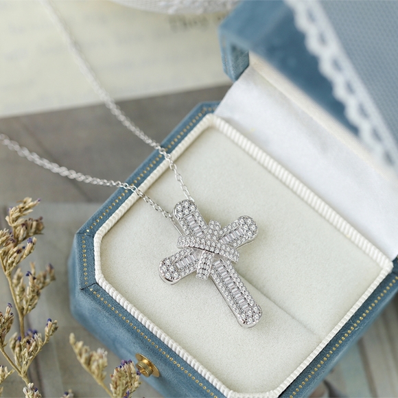 Sterling sliver diamond cross - Picture 4 of 13